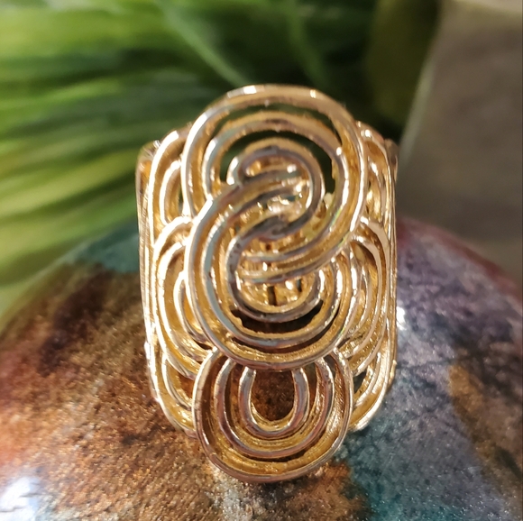 Gold Tone Stretch Ring 💥3 for $24💥 - Picture 14 of 16